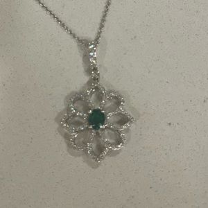 Diamond and emerald flower necklace. White gold.